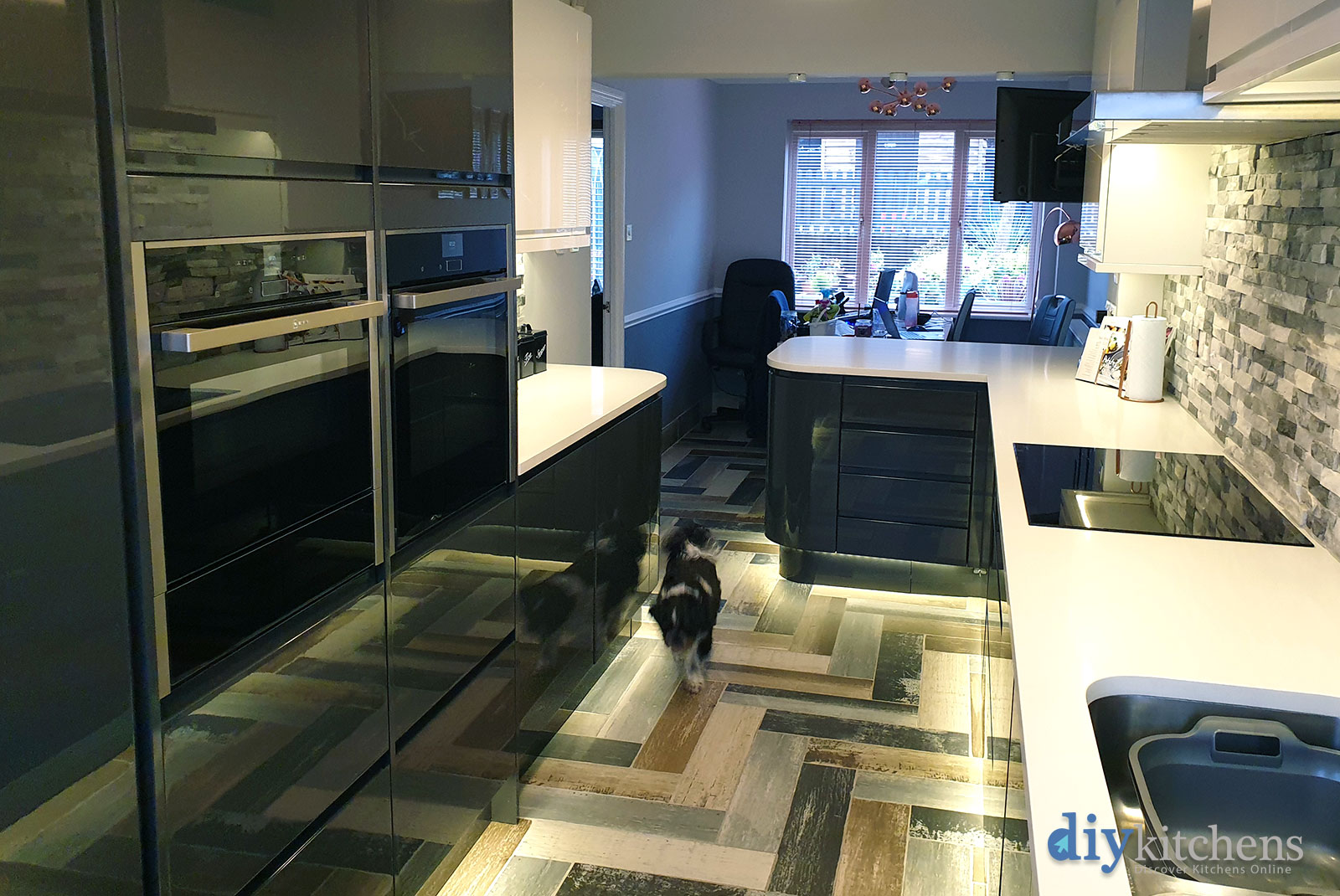 Handleless Graphite Real Kitchens