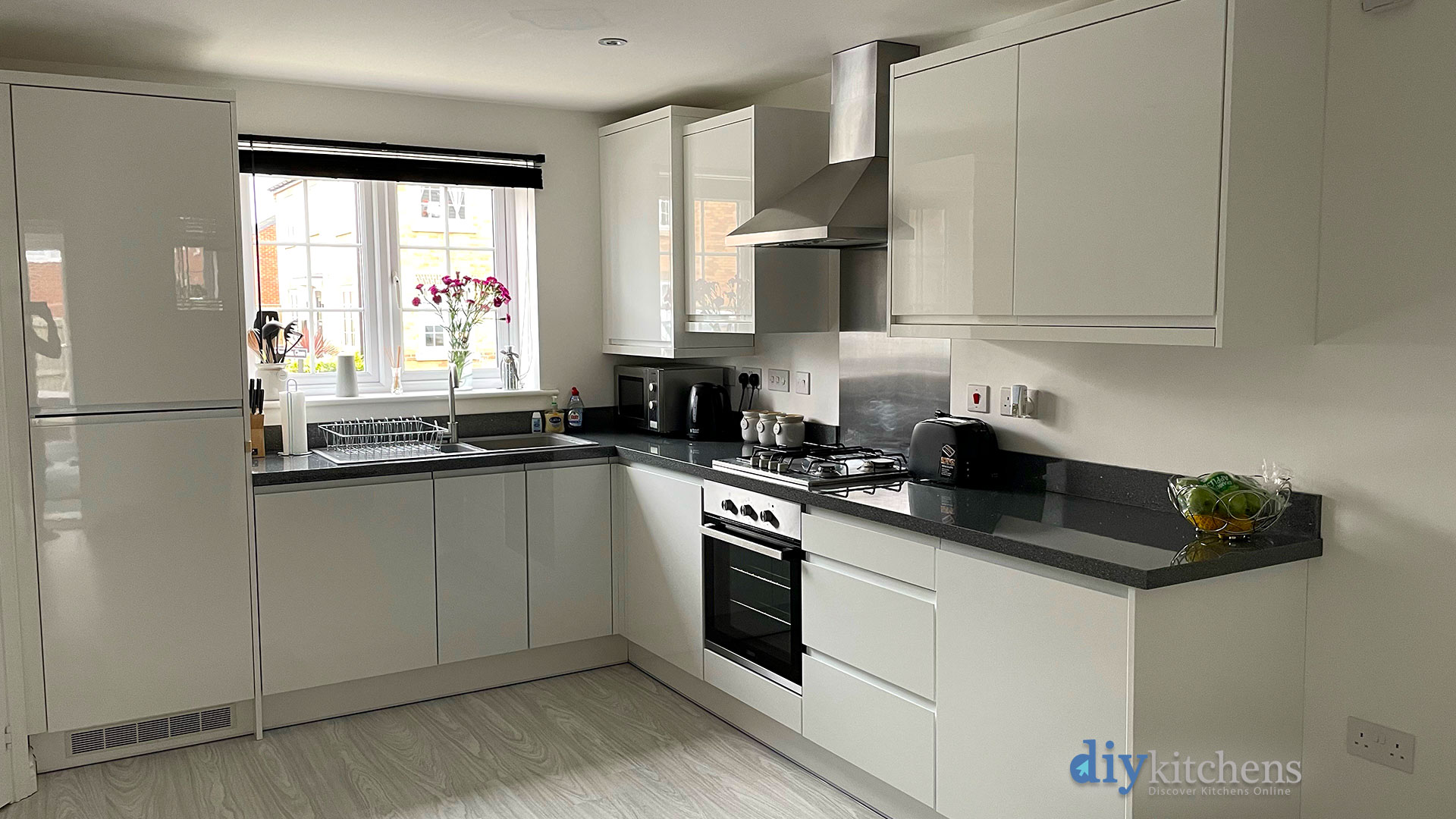 Clerkenwell Gloss White Kitchen, Fitted Kitchens