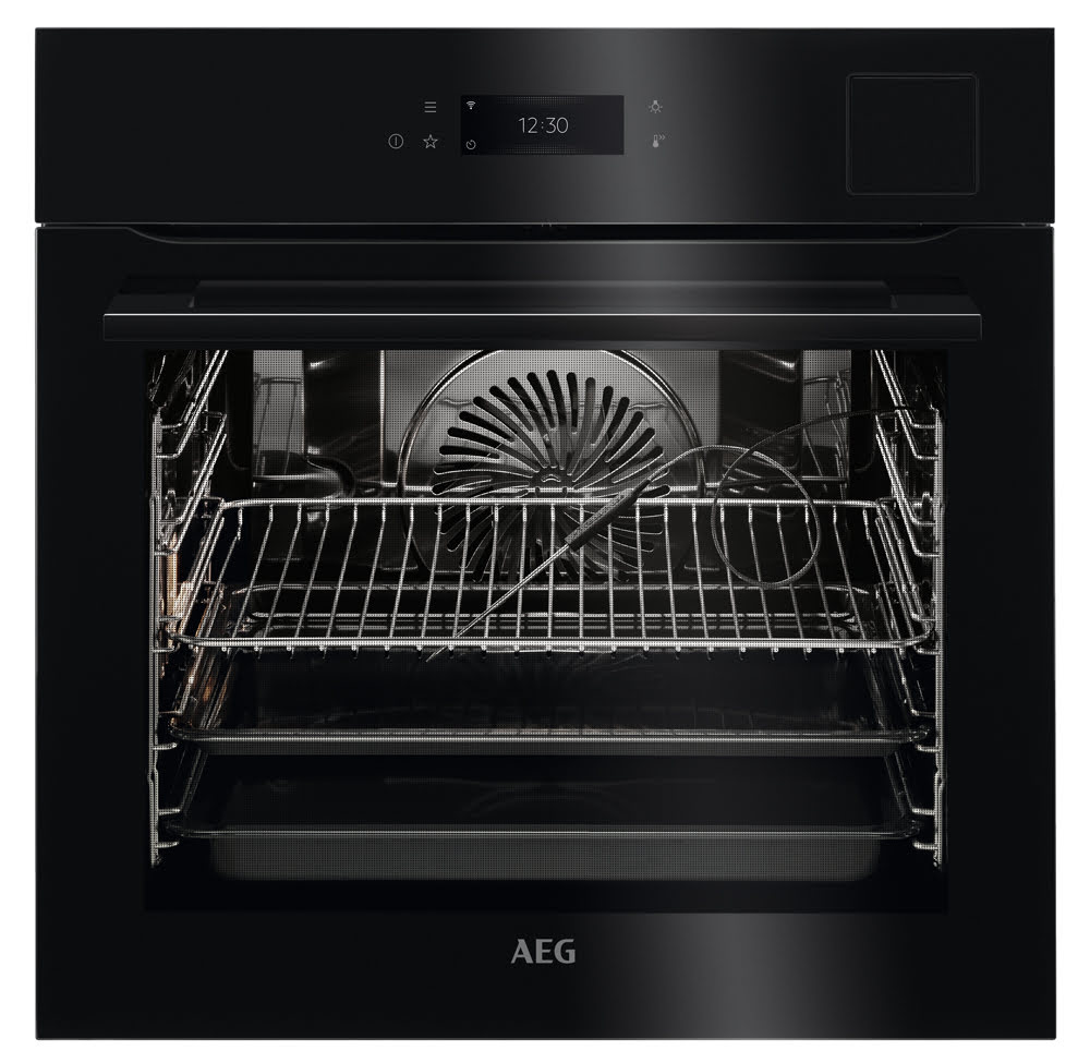 9000 SERIES STEAMPRO SINGLE OVEN WITH STEAM CLEANING - Black Gloss