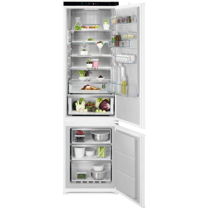 8000 Cooling 360 Integrated Fridge Freezer